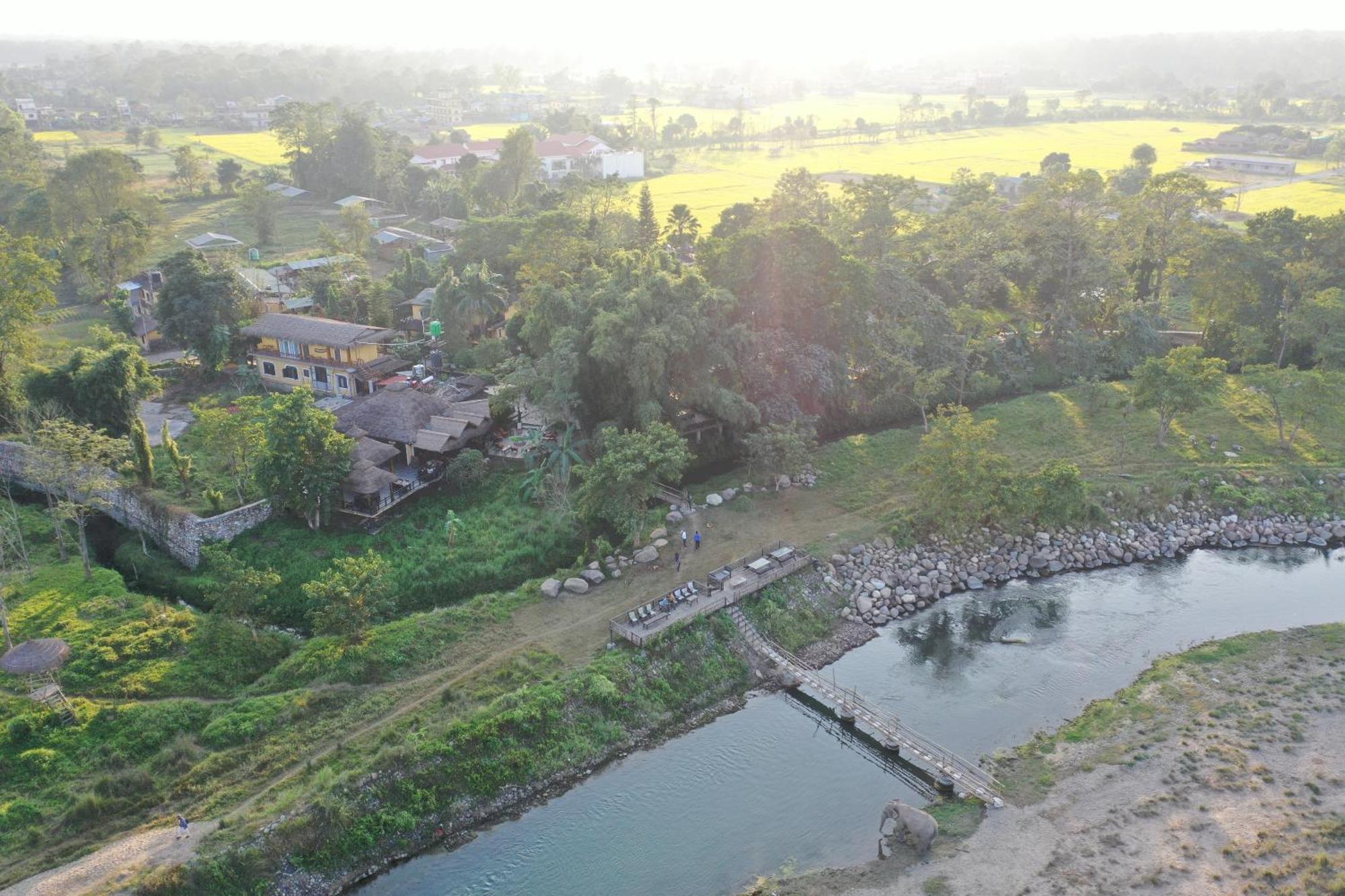 Sapana Village Lodge Sauraha Zewnętrze zdjęcie