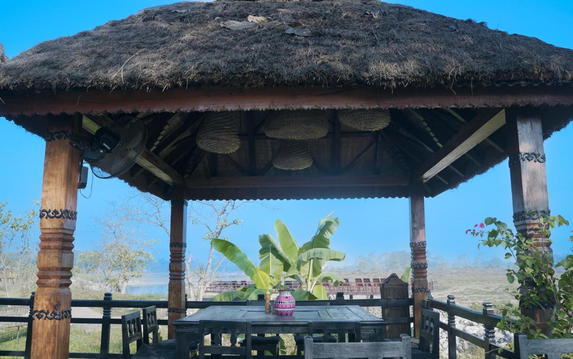 Sapana Village Lodge Sauraha Zewnętrze zdjęcie