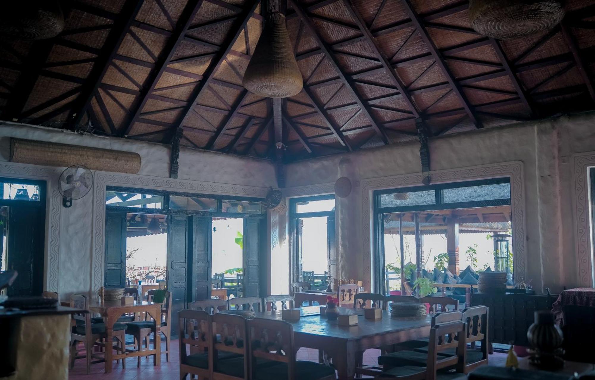 Sapana Village Lodge Sauraha Zewnętrze zdjęcie