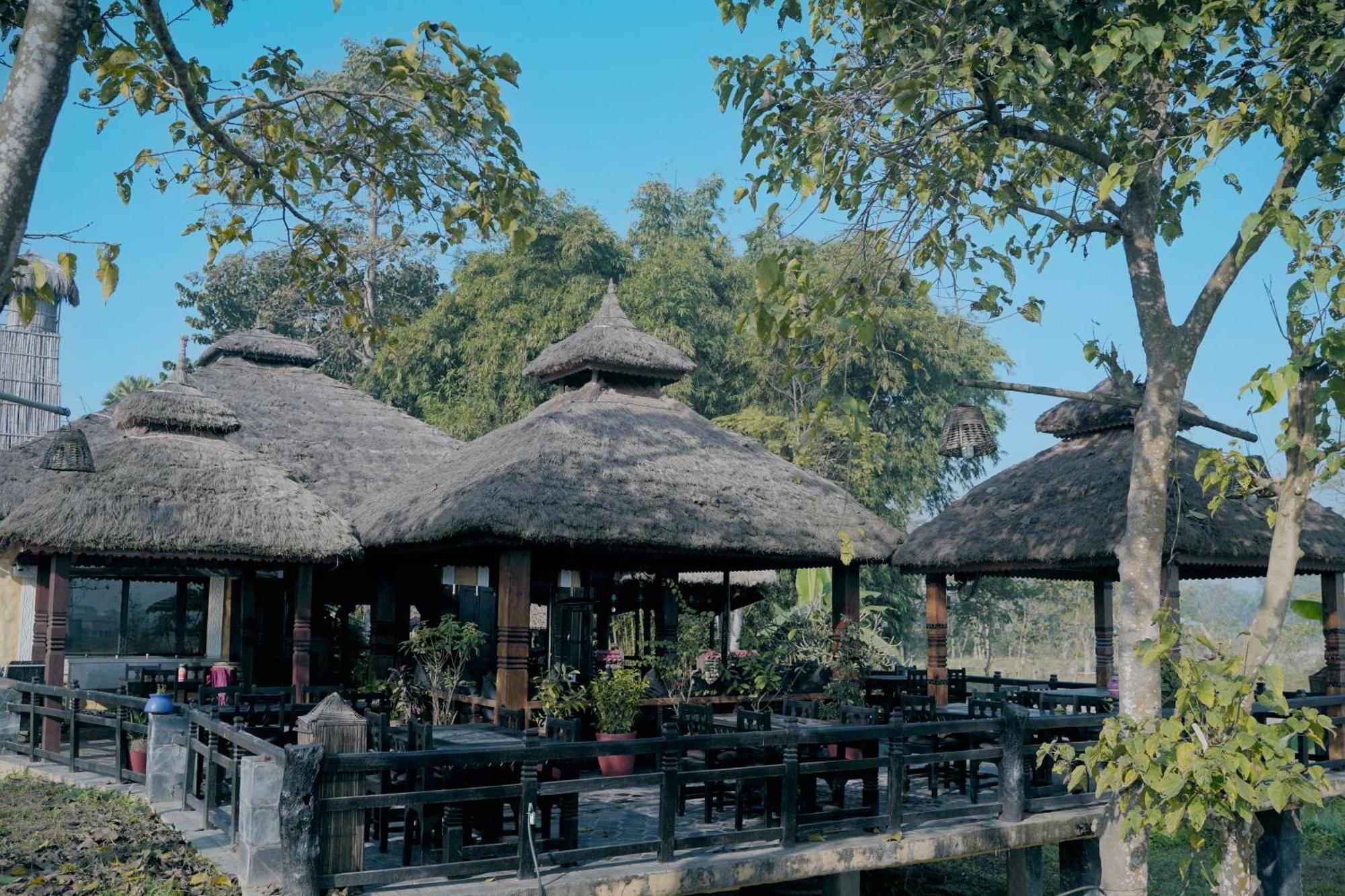 Sapana Village Lodge Sauraha Zewnętrze zdjęcie