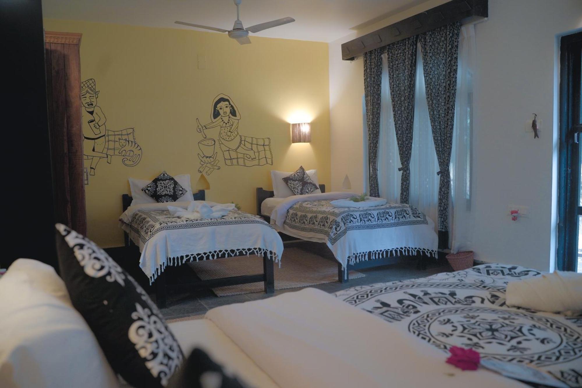 Sapana Village Lodge Sauraha Zewnętrze zdjęcie