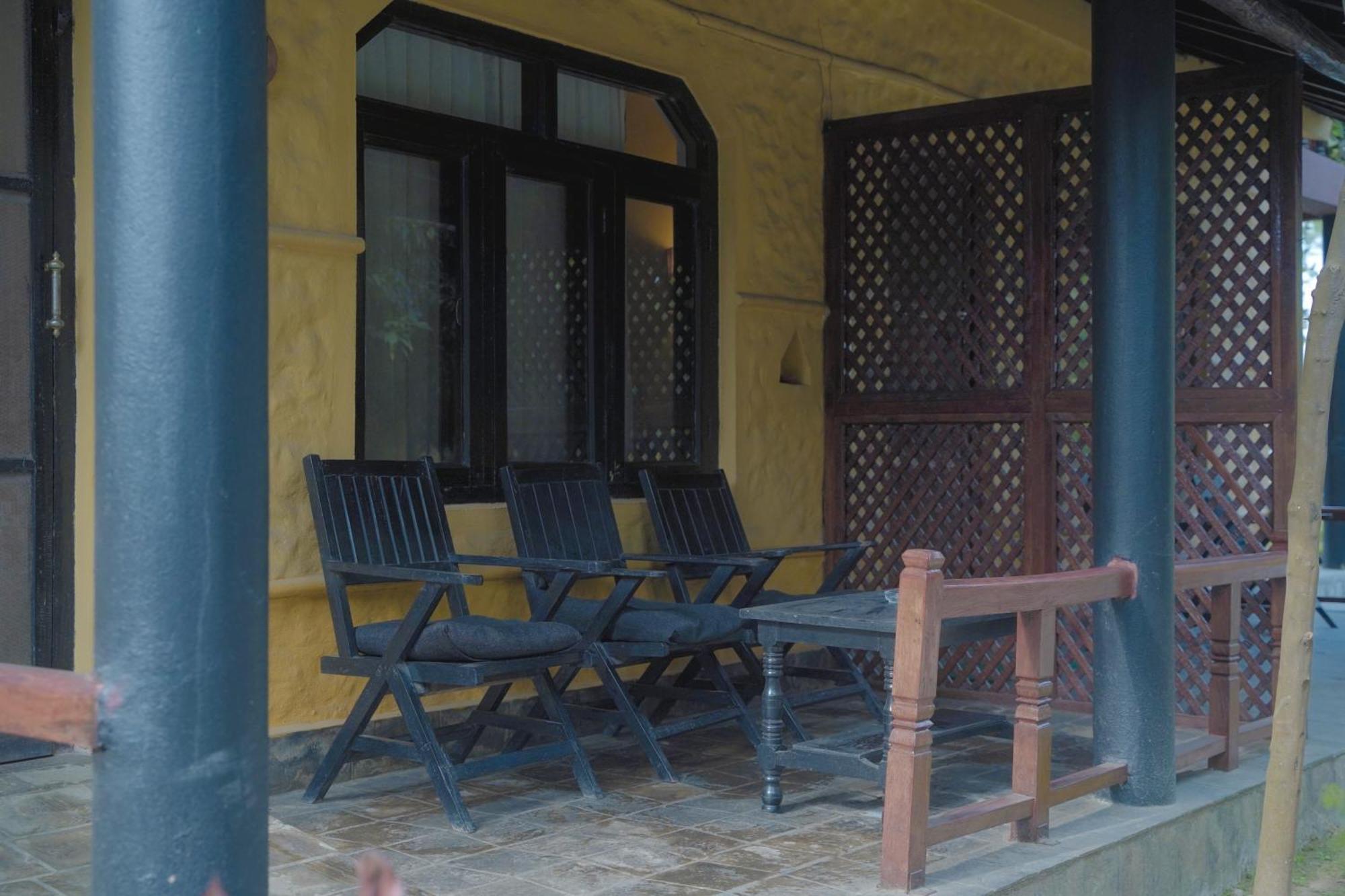 Sapana Village Lodge Sauraha Zewnętrze zdjęcie