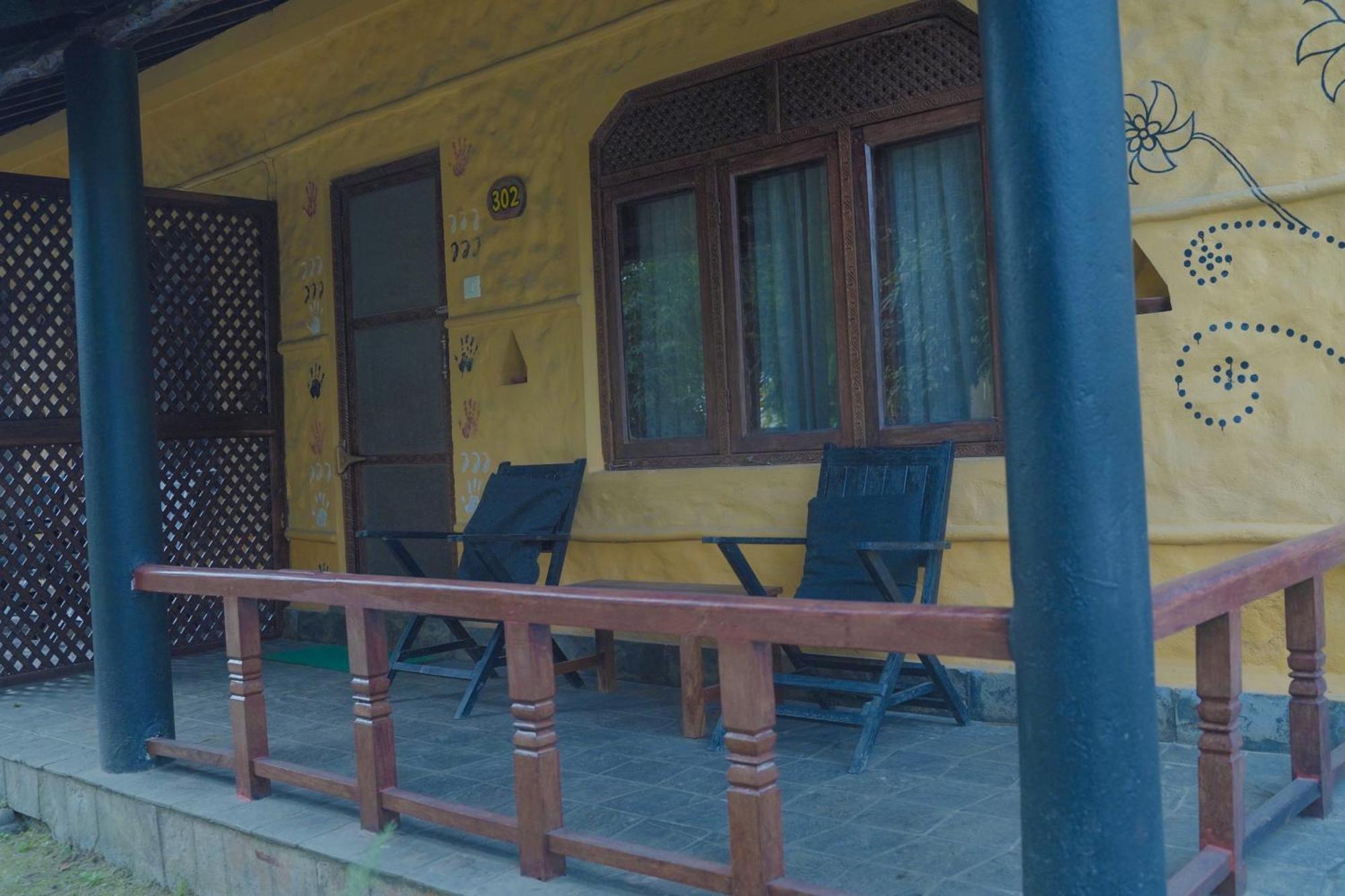 Sapana Village Lodge Sauraha Zewnętrze zdjęcie