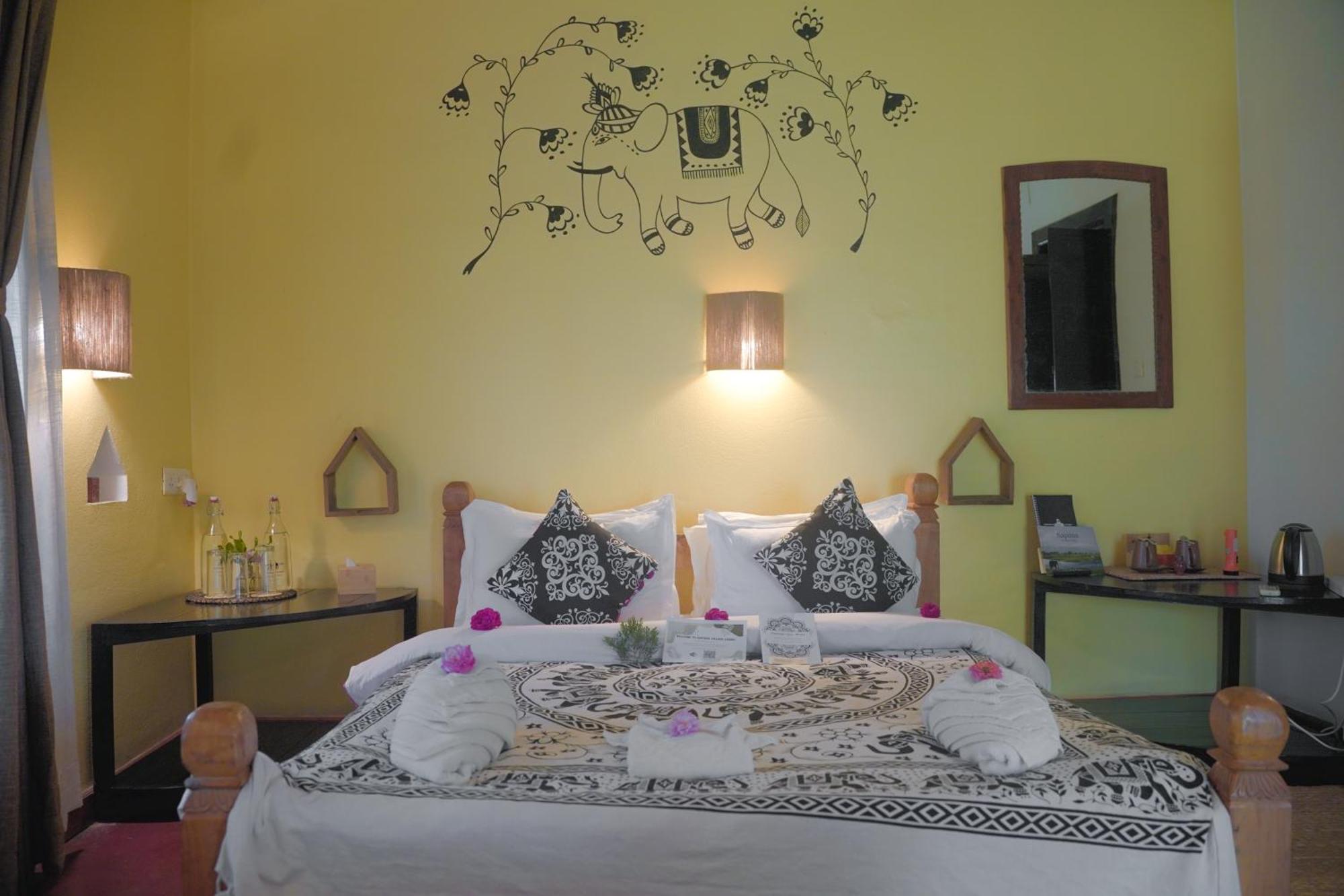 Sapana Village Lodge Sauraha Zewnętrze zdjęcie