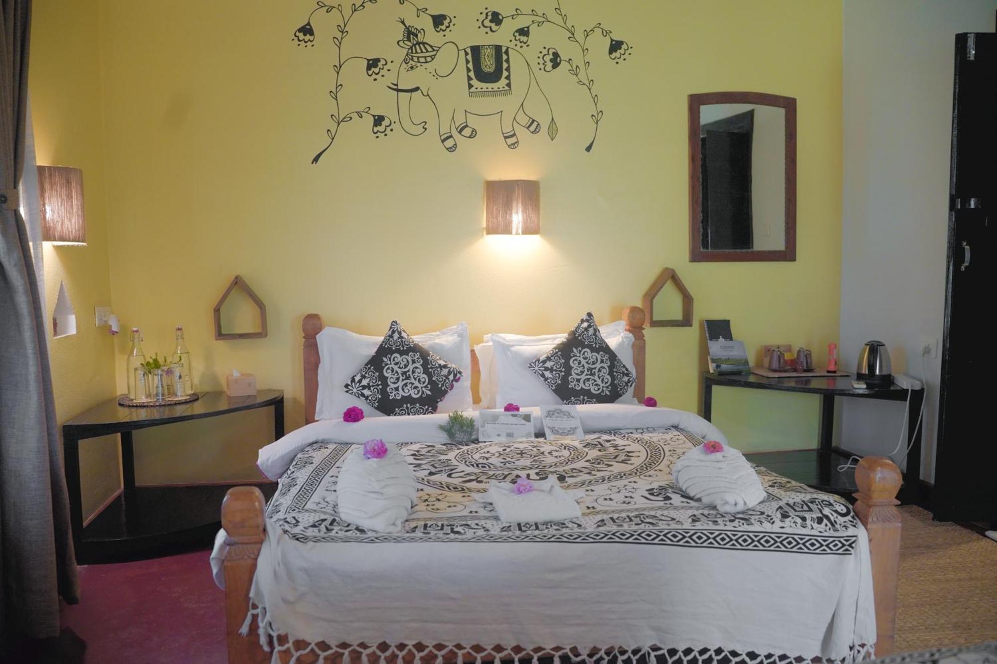 Sapana Village Lodge Sauraha Zewnętrze zdjęcie