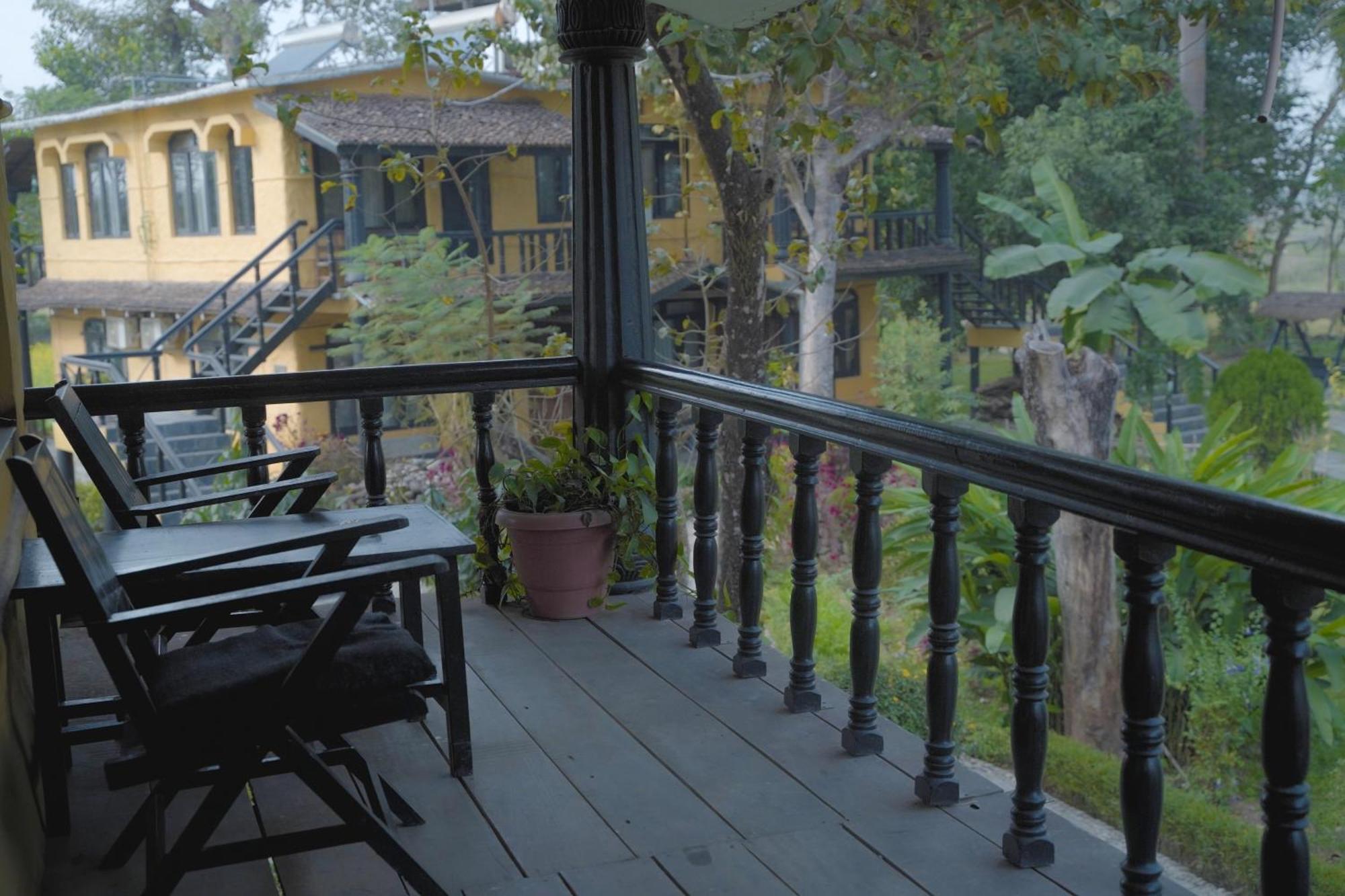 Sapana Village Lodge Sauraha Zewnętrze zdjęcie