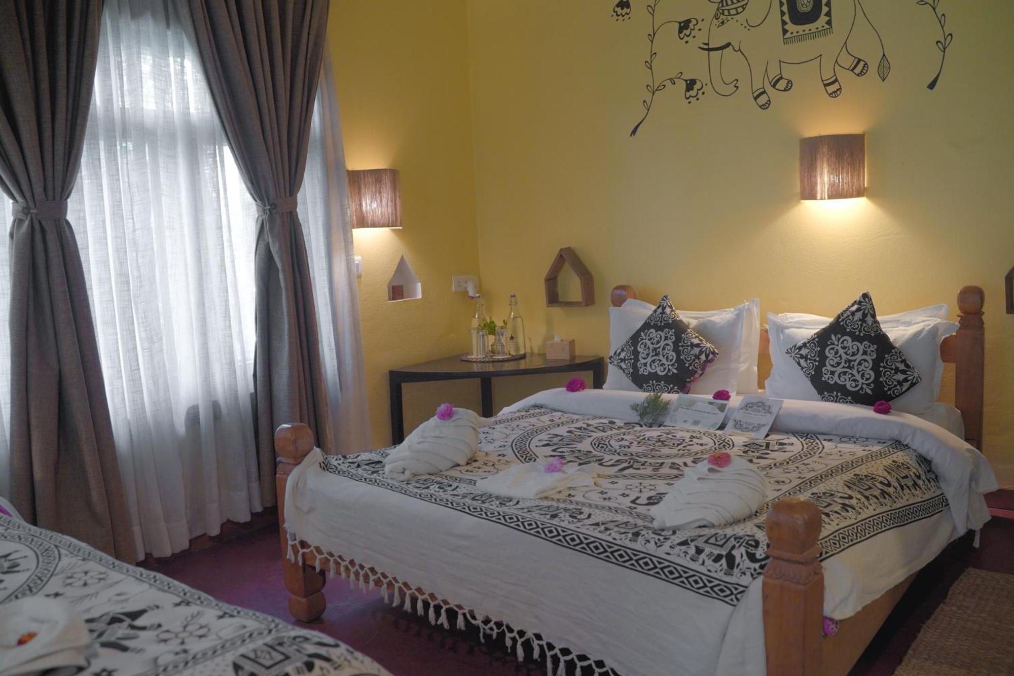 Sapana Village Lodge Sauraha Zewnętrze zdjęcie