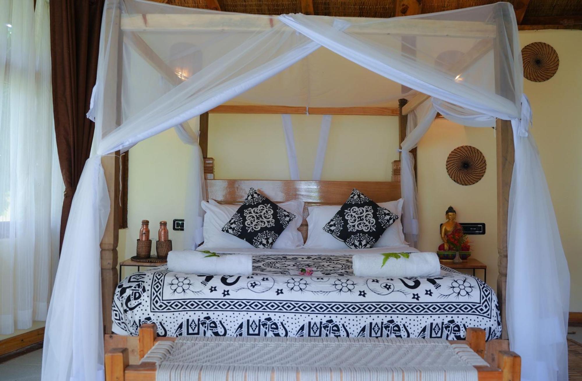 Sapana Village Lodge Sauraha Zewnętrze zdjęcie