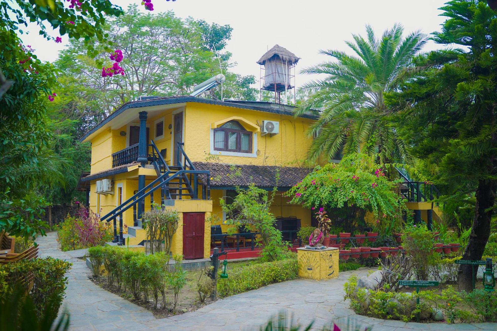Sapana Village Lodge Sauraha Zewnętrze zdjęcie