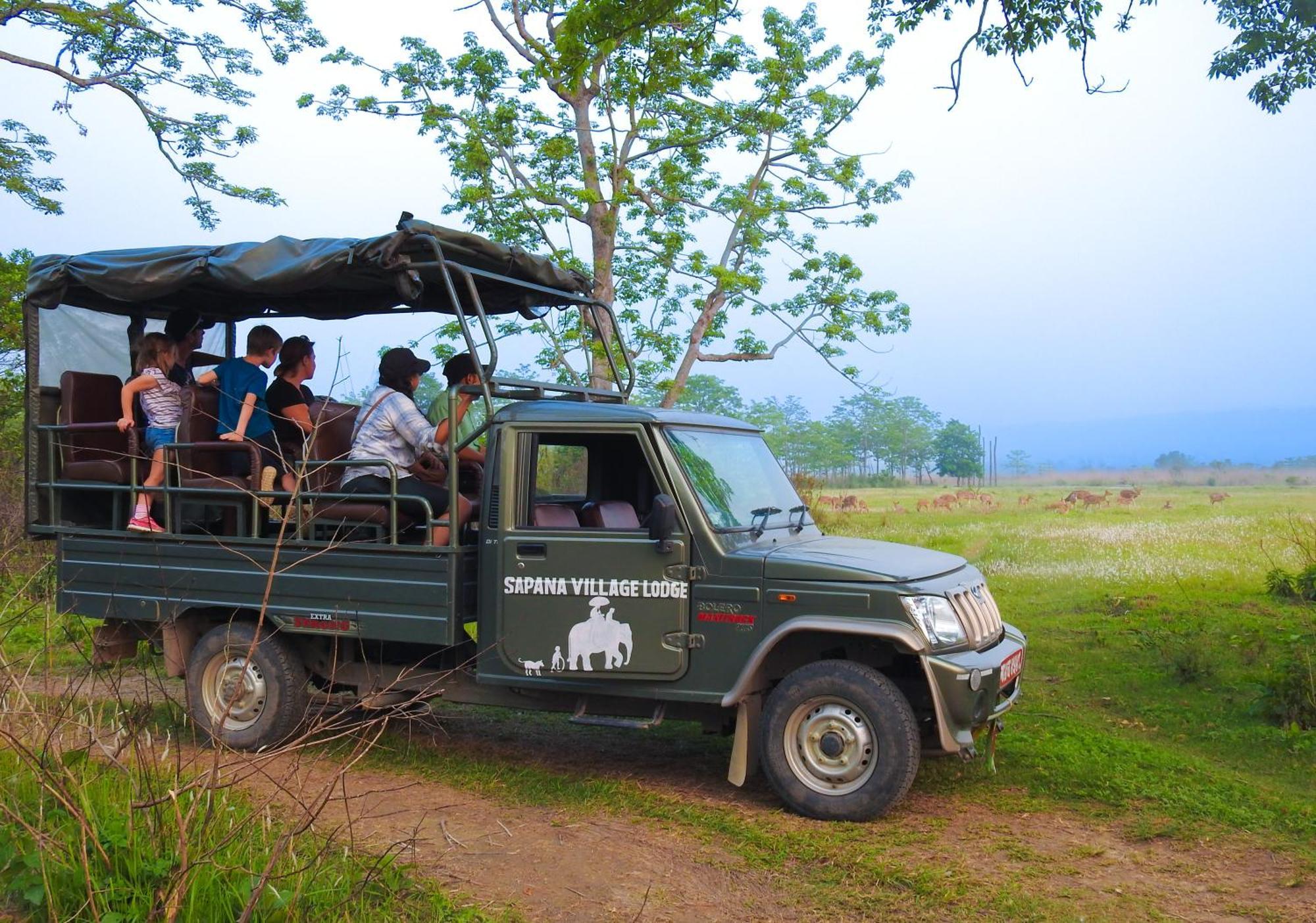 Sapana Village Lodge Sauraha Zewnętrze zdjęcie