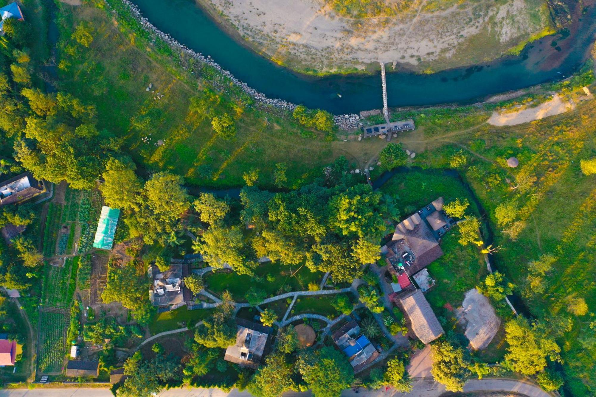 Sapana Village Lodge Sauraha Zewnętrze zdjęcie
