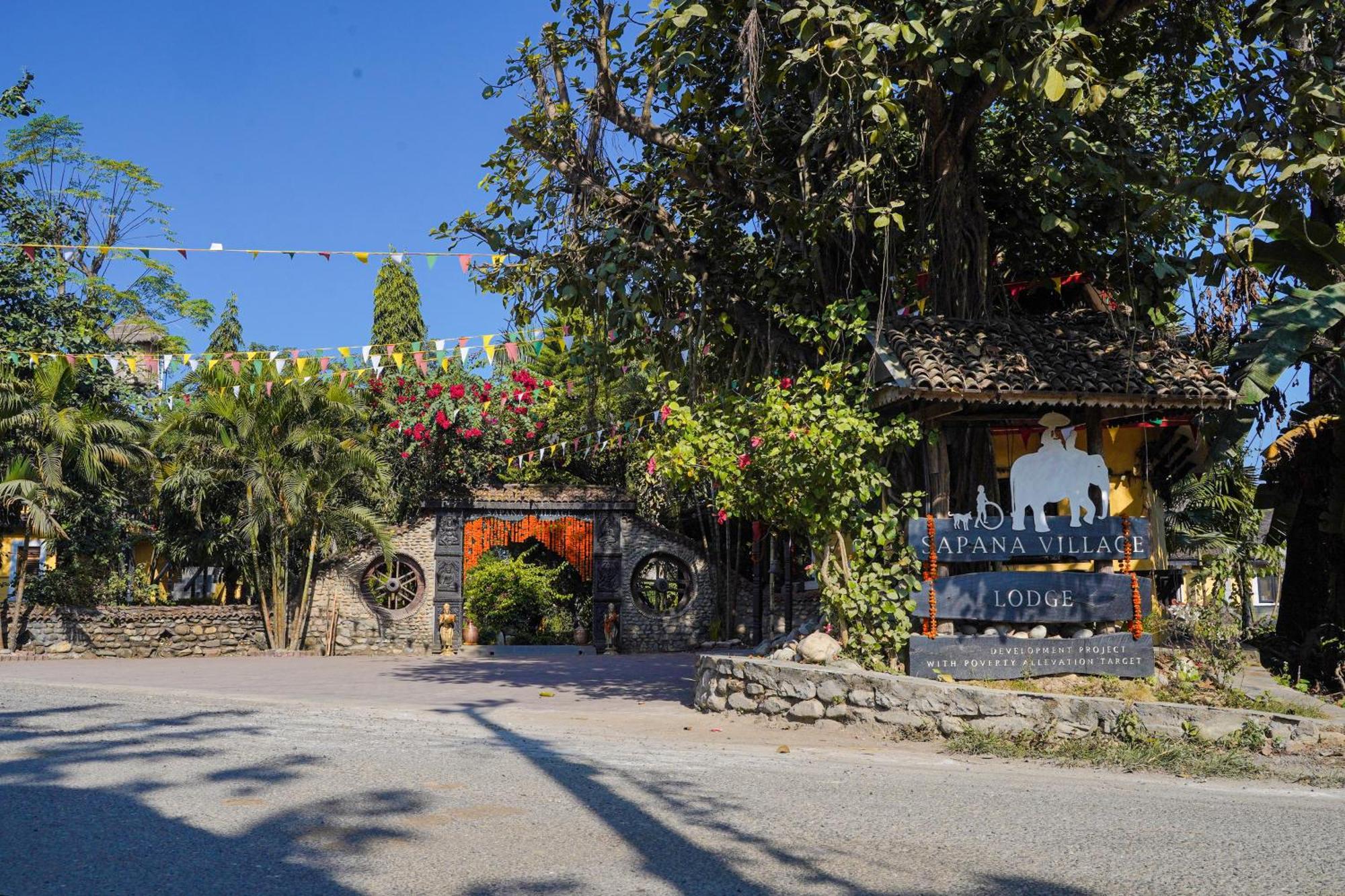 Sapana Village Lodge Sauraha Zewnętrze zdjęcie