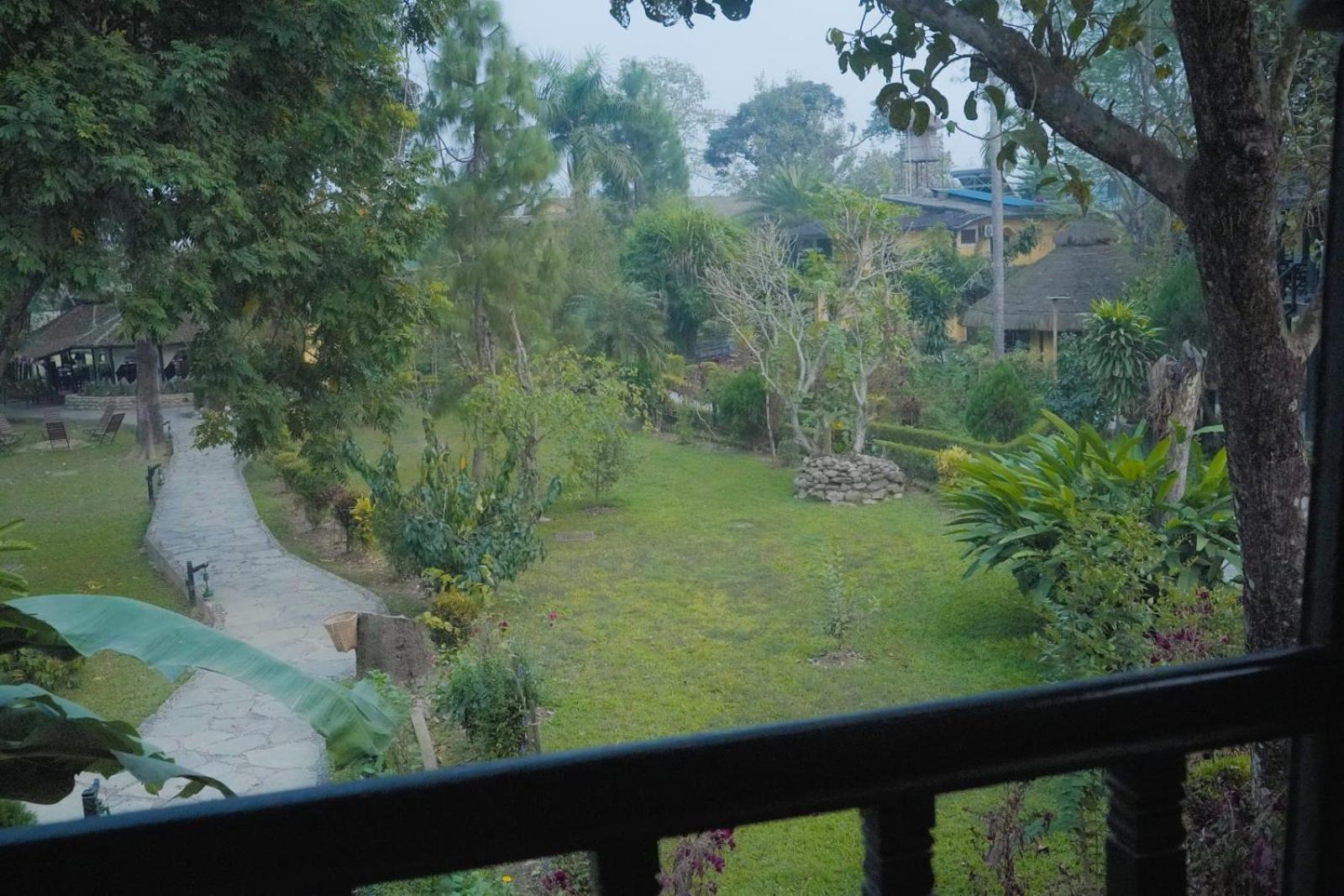 Sapana Village Lodge Sauraha Zewnętrze zdjęcie